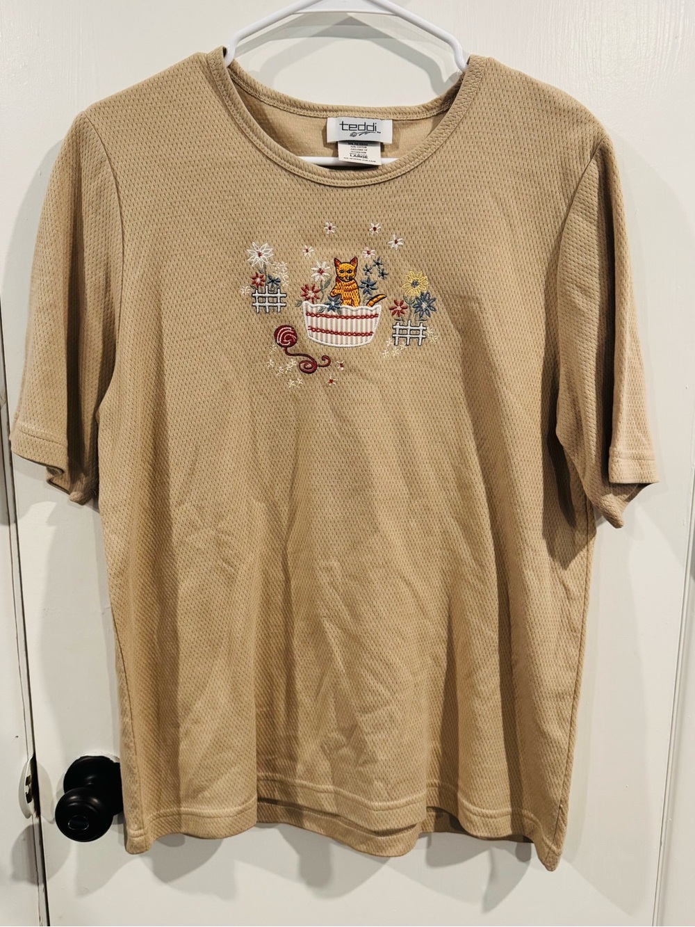 Vintage Teddi women LARGE Embroidered Cat lady Tee casual
